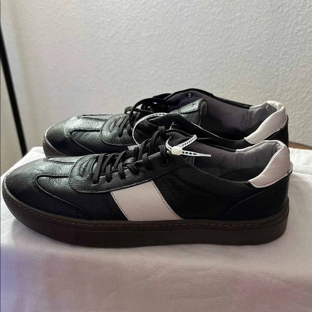 Classic Black and White Men's Sneakers